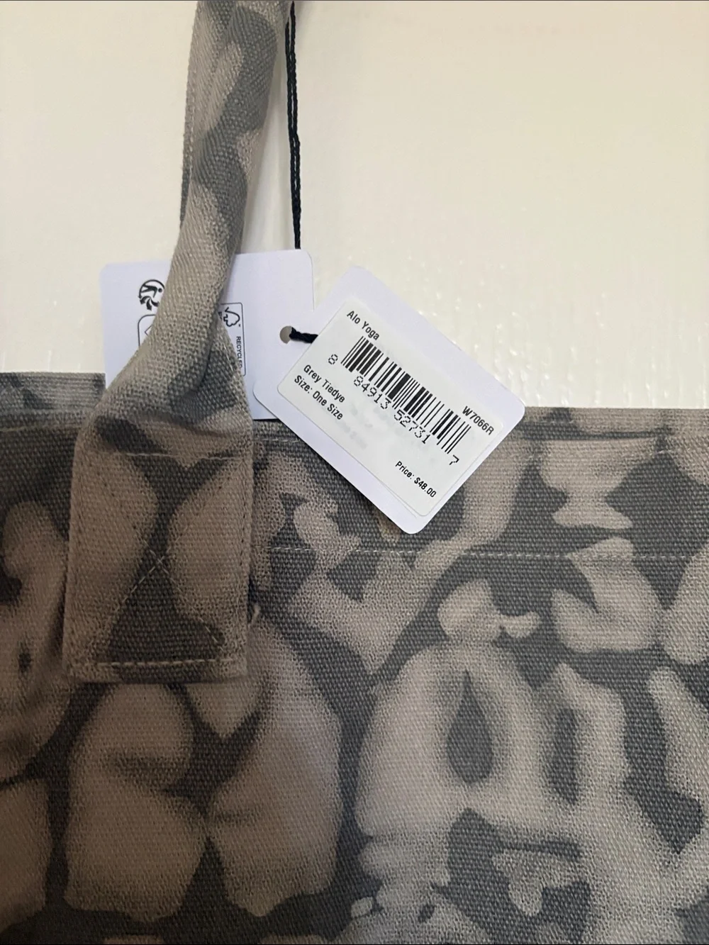 ALO Yoga Large Gray Tie-Dye Tote Bag - Picture 3 of 7
